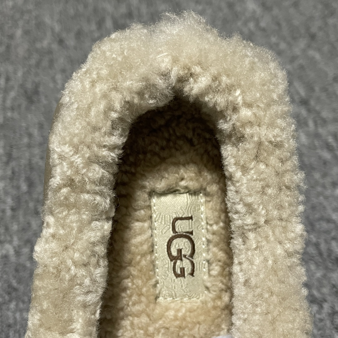 图片[9]-网红爆款 平台外贸专供 UGG 厚底雪地面包鞋穆勒鞋半拖鞋 小土豆 1116088 外贸平台充Z 高端零售专供品质 十年品牌制鞋代工厂生产线出品 注重每一处细节 隆丰A级真羊皮毛一体 完全遵循ZP工艺流程打造 尺码：35 36 37 38 39 40-选品中心