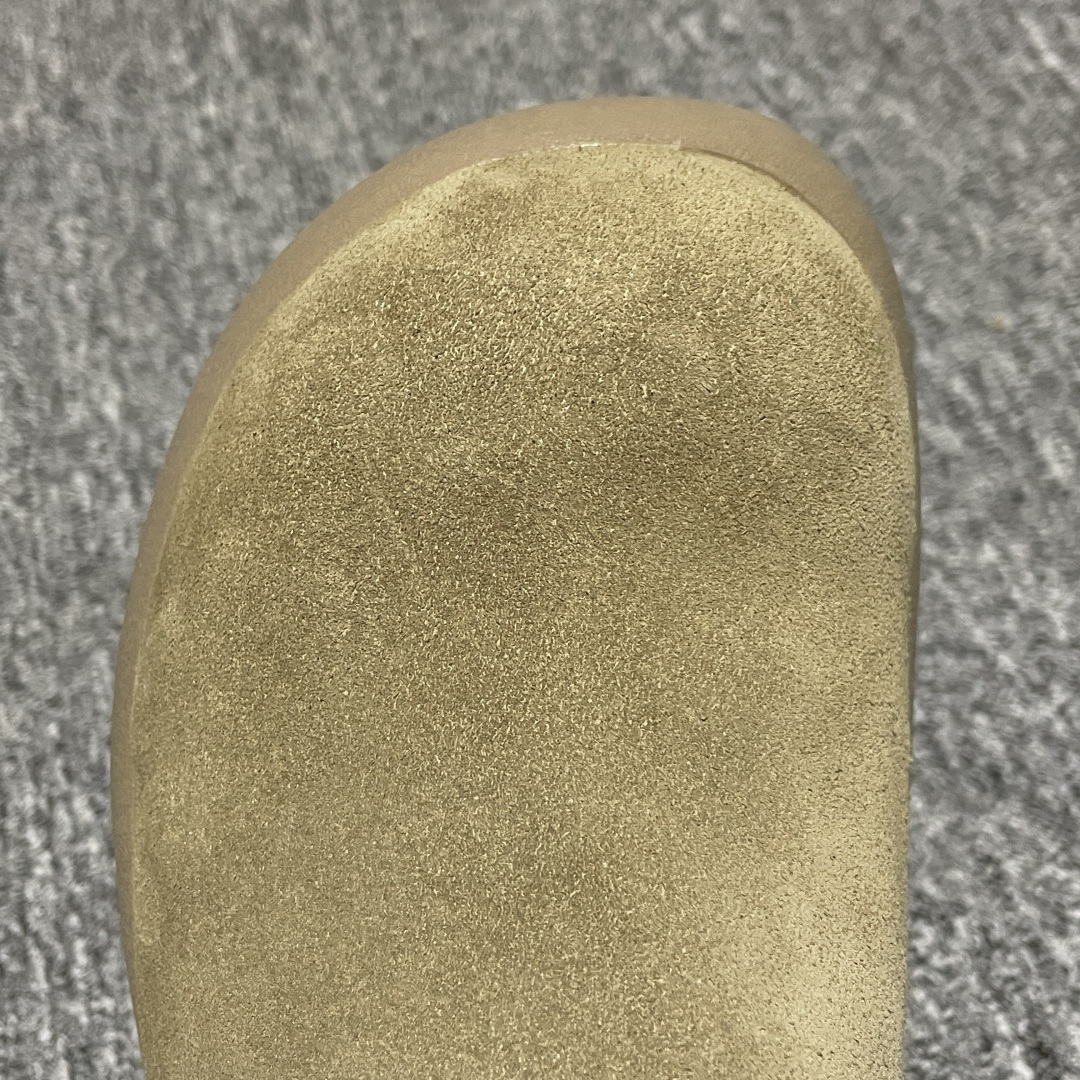 图片[7]-网红爆款 平台外贸专供 UGG 厚底雪地面包鞋穆勒鞋半拖鞋 小土豆 1116088 外贸平台充Z 高端零售专供品质 十年品牌制鞋代工厂生产线出品 注重每一处细节 隆丰A级真羊皮毛一体 完全遵循ZP工艺流程打造 尺码：35 36 37 38 39 40-选品中心