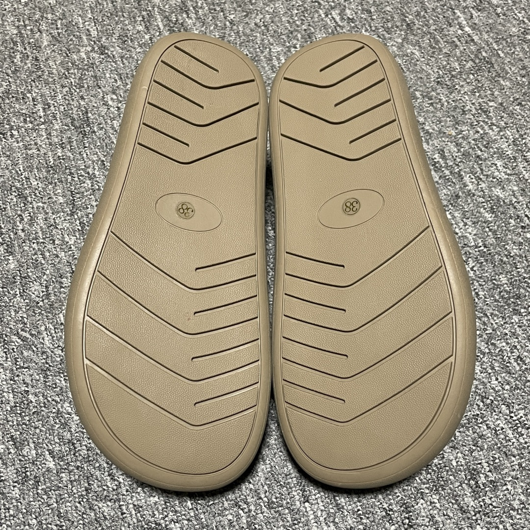 图片[3]-网红爆款 平台外贸专供 UGG 厚底雪地面包鞋穆勒鞋半拖鞋 小土豆 1116088 外贸平台充Z 高端零售专供品质 十年品牌制鞋代工厂生产线出品 注重每一处细节 隆丰A级真羊皮毛一体 完全遵循ZP工艺流程打造 尺码：35 36 37 38 39 40-选品中心