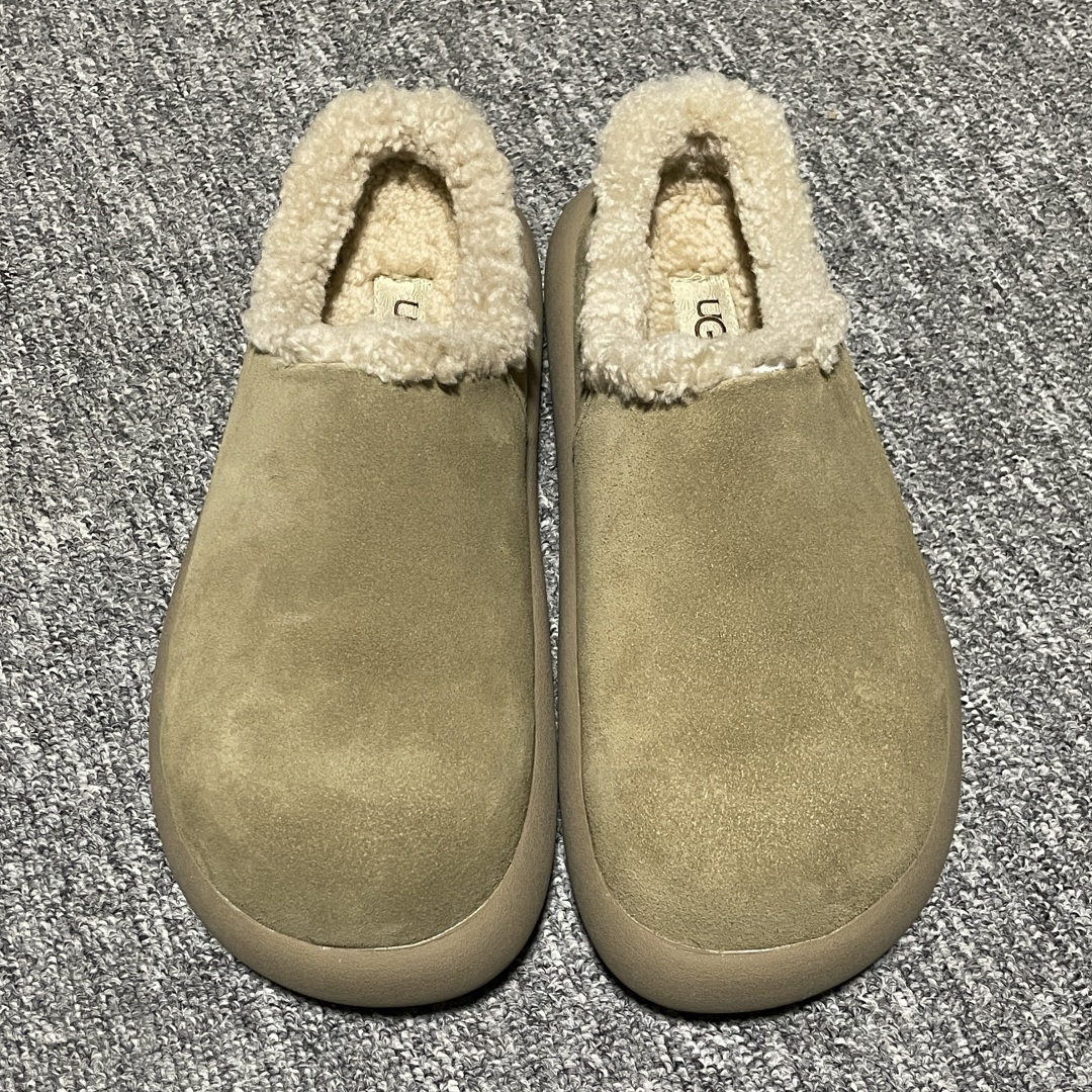 网红爆款 平台外贸专供 UGG 厚底雪地面包鞋穆勒鞋半拖鞋 小土豆 1116088 外贸平台充Z 高端零售专供品质 十年品牌制鞋代工厂生产线出品 注重每一处细节 隆丰A级真羊皮毛一体 完全遵循ZP工艺流程打造 尺码：35 36 37 38 39 40-选品中心