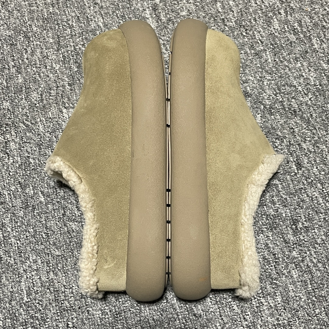 图片[5]-网红爆款 平台外贸专供 UGG 厚底雪地面包鞋穆勒鞋半拖鞋 小土豆 1116088 外贸平台充Z 高端零售专供品质 十年品牌制鞋代工厂生产线出品 注重每一处细节 隆丰A级真羊皮毛一体 完全遵循ZP工艺流程打造 尺码：35 36 37 38 39 40-选品中心