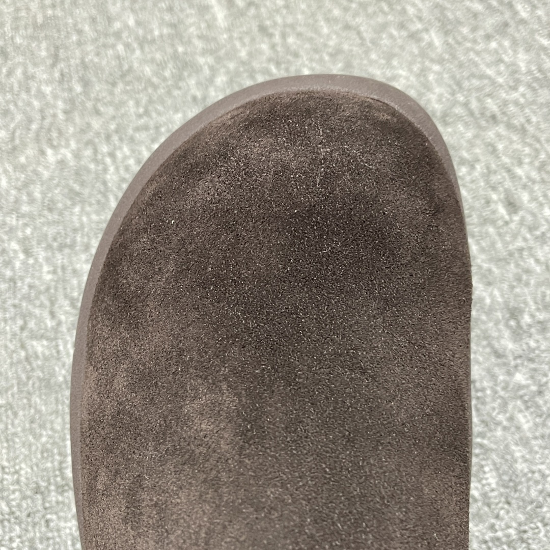 图片[7]-网红爆款 平台外贸专供 UGG 厚底雪地面包鞋穆勒鞋半拖鞋 小土豆 1116088 外贸平台充Z 高端零售专供品质 十年品牌制鞋代工厂生产线出品 注重每一处细节 隆丰A级真羊皮毛一体 完全遵循ZP工艺流程打造 尺码：35 36 37 38 39 40-选品中心