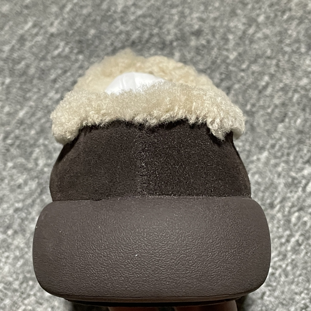 图片[8]-网红爆款 平台外贸专供 UGG 厚底雪地面包鞋穆勒鞋半拖鞋 小土豆 1116088 外贸平台充Z 高端零售专供品质 十年品牌制鞋代工厂生产线出品 注重每一处细节 隆丰A级真羊皮毛一体 完全遵循ZP工艺流程打造 尺码：35 36 37 38 39 40-选品中心