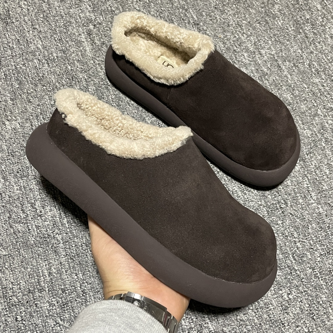 图片[6]-网红爆款 平台外贸专供 UGG 厚底雪地面包鞋穆勒鞋半拖鞋 小土豆 1116088 外贸平台充Z 高端零售专供品质 十年品牌制鞋代工厂生产线出品 注重每一处细节 隆丰A级真羊皮毛一体 完全遵循ZP工艺流程打造 尺码：35 36 37 38 39 40-选品中心