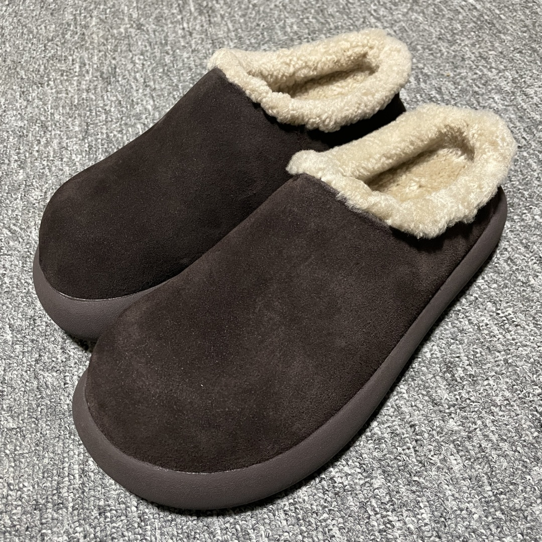 图片[4]-网红爆款 平台外贸专供 UGG 厚底雪地面包鞋穆勒鞋半拖鞋 小土豆 1116088 外贸平台充Z 高端零售专供品质 十年品牌制鞋代工厂生产线出品 注重每一处细节 隆丰A级真羊皮毛一体 完全遵循ZP工艺流程打造 尺码：35 36 37 38 39 40-选品中心