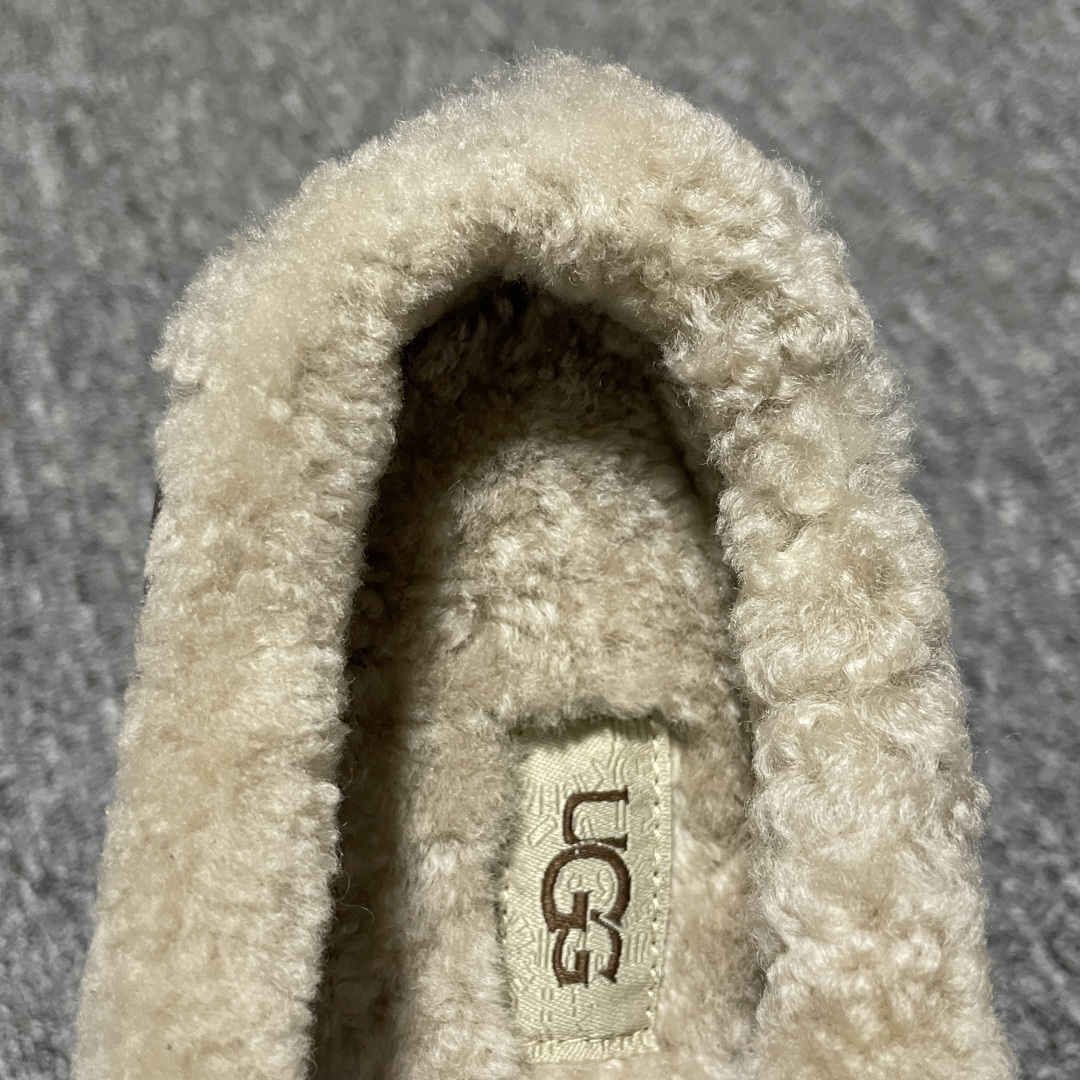 图片[9]-网红爆款 平台外贸专供 UGG 厚底雪地面包鞋穆勒鞋半拖鞋 小土豆 1116088 外贸平台充Z 高端零售专供品质 十年品牌制鞋代工厂生产线出品 注重每一处细节 隆丰A级真羊皮毛一体 完全遵循ZP工艺流程打造 尺码：35 36 37 38 39 40-选品中心