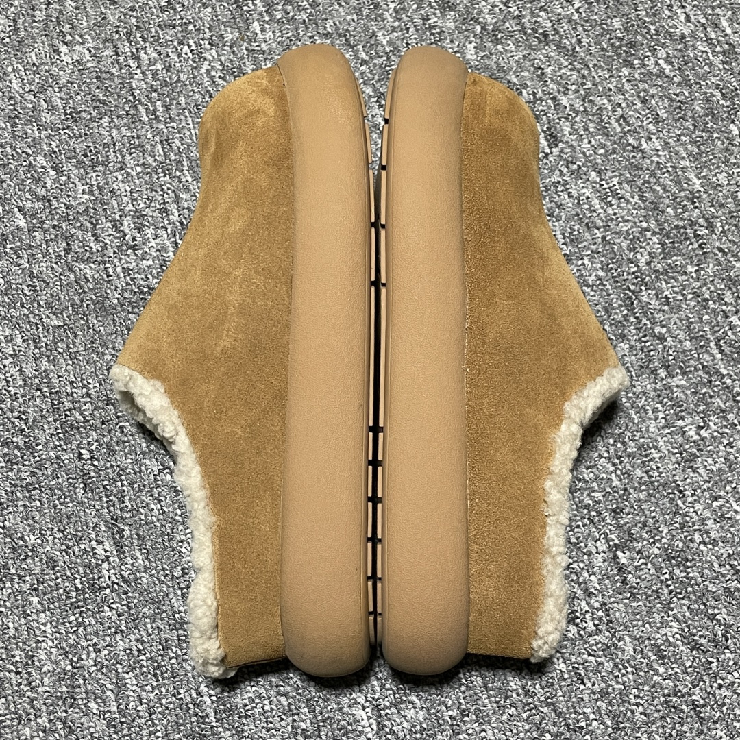 图片[5]-网红爆款 平台外贸专供 UGG 厚底雪地面包鞋穆勒鞋半拖鞋 小土豆 1116088 外贸平台充Z 高端零售专供品质 十年品牌制鞋代工厂生产线出品 注重每一处细节 隆丰A级真羊皮毛一体 完全遵循ZP工艺流程打造 尺码：35 36 37 38 39 40-选品中心