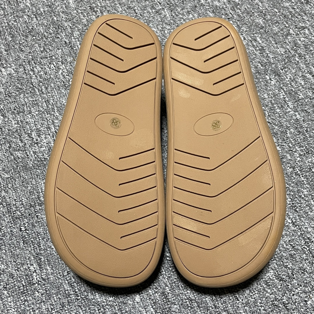 图片[3]-网红爆款 平台外贸专供 UGG 厚底雪地面包鞋穆勒鞋半拖鞋 小土豆 1116088 外贸平台充Z 高端零售专供品质 十年品牌制鞋代工厂生产线出品 注重每一处细节 隆丰A级真羊皮毛一体 完全遵循ZP工艺流程打造 尺码：35 36 37 38 39 40-选品中心