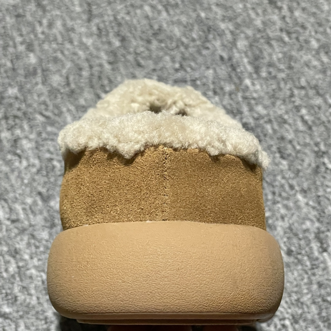 图片[8]-网红爆款 平台外贸专供 UGG 厚底雪地面包鞋穆勒鞋半拖鞋 小土豆 1116088 外贸平台充Z 高端零售专供品质 十年品牌制鞋代工厂生产线出品 注重每一处细节 隆丰A级真羊皮毛一体 完全遵循ZP工艺流程打造 尺码：35 36 37 38 39 40-选品中心