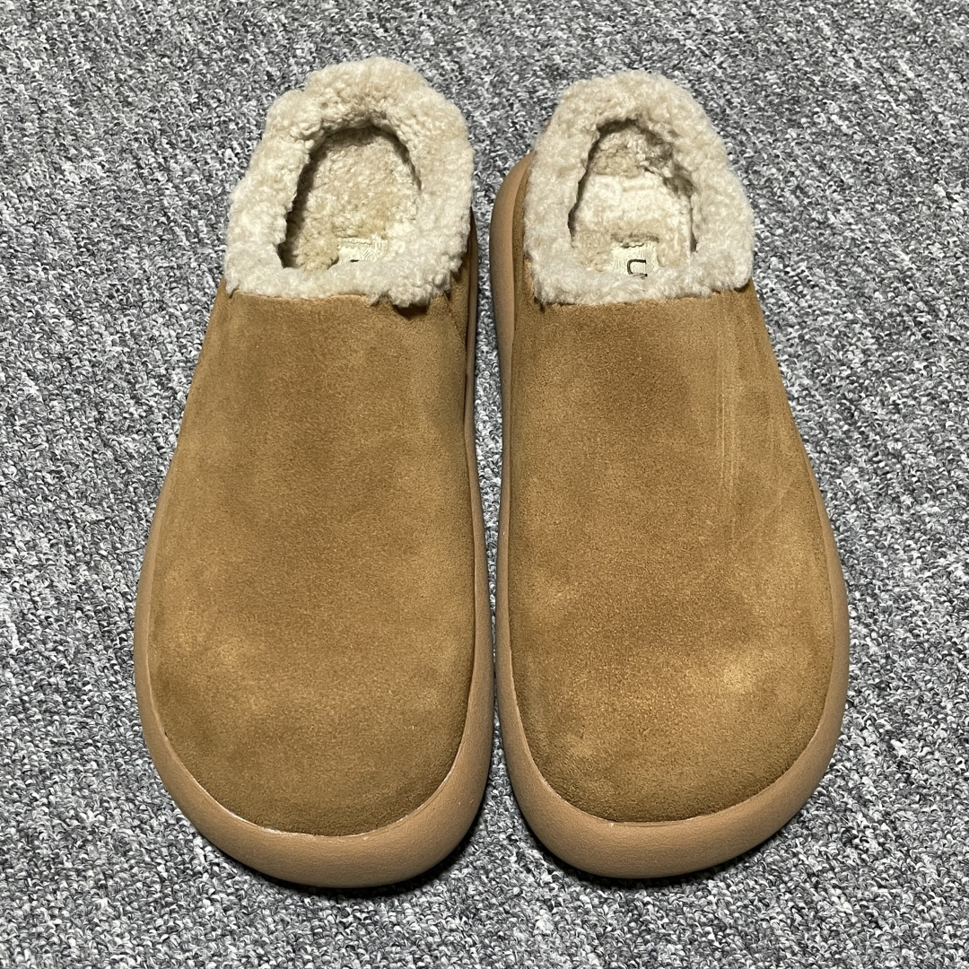 网红爆款 平台外贸专供 UGG 厚底雪地面包鞋穆勒鞋半拖鞋 小土豆 1116088 外贸平台充Z 高端零售专供品质 十年品牌制鞋代工厂生产线出品 注重每一处细节 隆丰A级真羊皮毛一体 完全遵循ZP工艺流程打造 尺码：35 36 37 38 39 40-选品中心