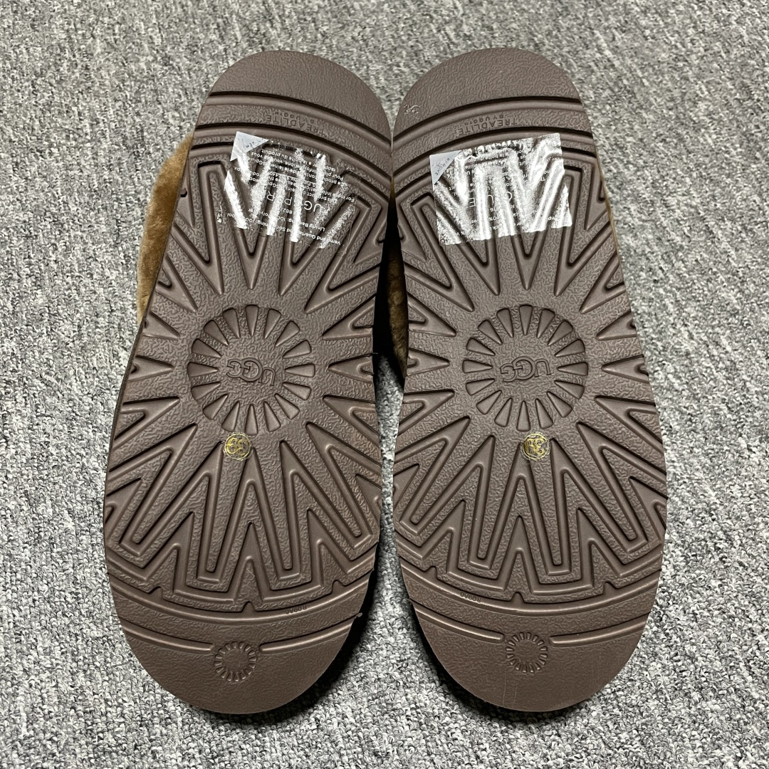 图片[3]-网红爆款 平台外贸专供 UGG 厚底雪地靴面包鞋 1146390 外贸平台充Z 高端零售专供品质 十年品牌制鞋代工厂生产线出品 注重每一处细节 隆丰A级真羊皮毛一体 完全遵循ZP工艺流程打造 尺码：35 36 37 38 39 40-选品中心