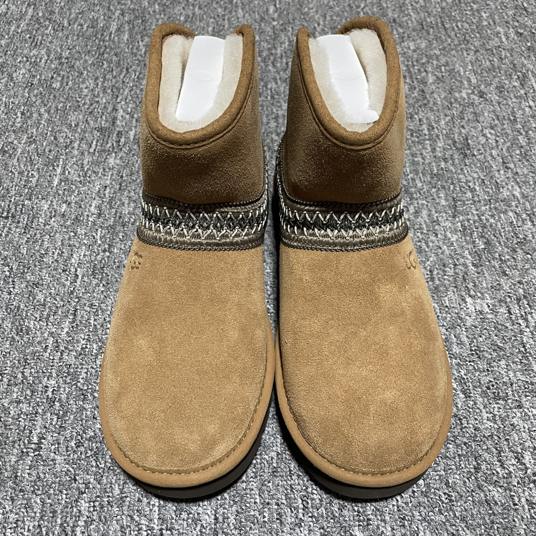 网红爆款 平台外贸专供 UGG 中帮雪地靴 1158262 外贸平台充Z 高端零售专供品质 十年品牌制鞋代工厂生产线出品 注重每一处细节 隆丰A级真羊皮毛一体 完全遵循ZP工艺流程打造 尺码：35 36 37 38 39 40-选品中心