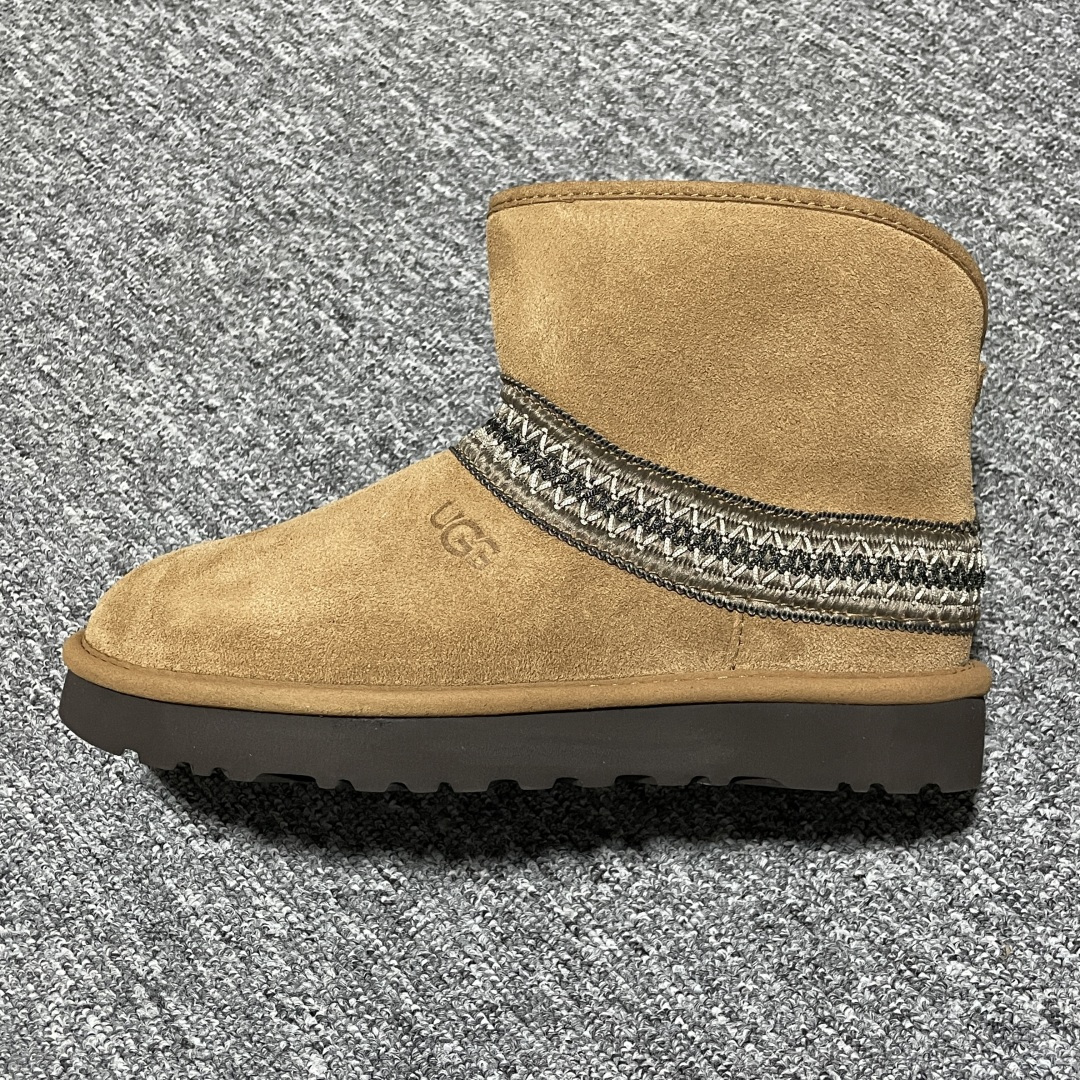 图片[2]-网红爆款 平台外贸专供 UGG 中帮雪地靴 1158262 外贸平台充Z 高端零售专供品质 十年品牌制鞋代工厂生产线出品 注重每一处细节 隆丰A级真羊皮毛一体 完全遵循ZP工艺流程打造 尺码：35 36 37 38 39 40-选品中心