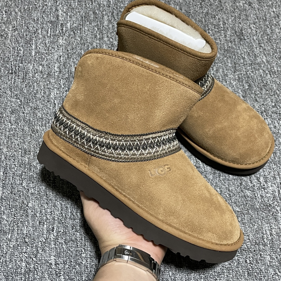 图片[6]-网红爆款 平台外贸专供 UGG 中帮雪地靴 1158262 外贸平台充Z 高端零售专供品质 十年品牌制鞋代工厂生产线出品 注重每一处细节 隆丰A级真羊皮毛一体 完全遵循ZP工艺流程打造 尺码：35 36 37 38 39 40-选品中心