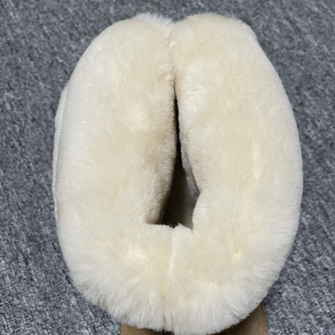 图片[9]-网红爆款 平台外贸专供 UGG 高帮雪地靴 1161770 外贸平台充Z 高端零售专供品质 十年品牌制鞋代工厂生产线出品 注重每一处细节 隆丰A级真羊皮毛一体 完全遵循ZP工艺流程打造 尺码：35 36 37 38 39 40-选品中心