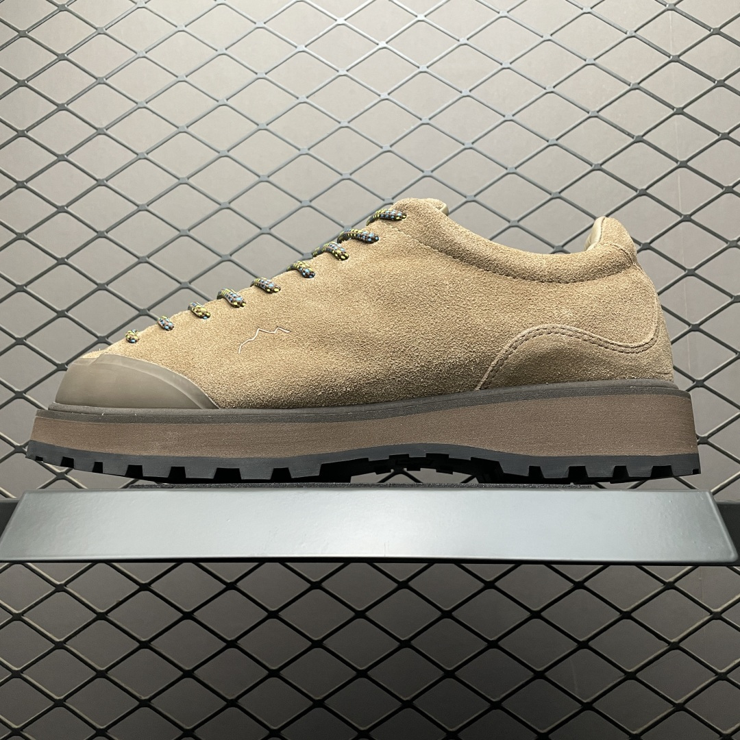 UMMCOR 新潮派系列低帮系带户外徒步登山运动鞋 广东原厂代工出品 采用Diemme原楦型开发纸版 固色头层牛皮鞋面材质(内里搭载细腻头层牛皮) 环抱式防剐蹭硫化橡胶片组合，国标顶级防滑耐磨橡胶大底 尺码：39 40 41 42 43 44 45-选品中心