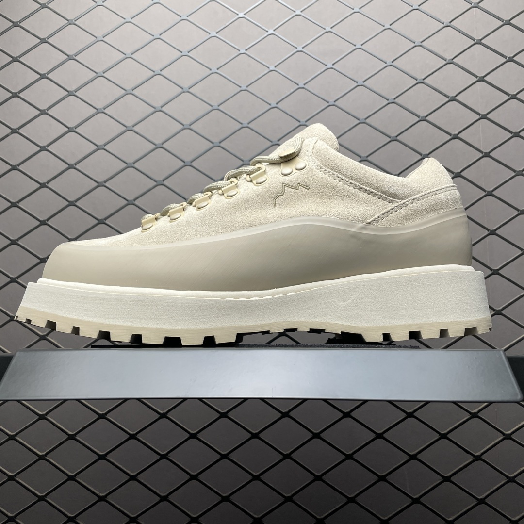 UMMCOR 新潮派系列低帮系带户外徒步登山运动鞋 广东原厂代工出品 采用Diemme原楦型开发纸版 固色头层牛皮鞋面材质(内里搭载细腻头层牛皮) 环抱式防剐蹭硫化橡胶片组合，国标顶级防滑耐磨橡胶大底 尺码：39 40 41 42 43 44 45-选品中心