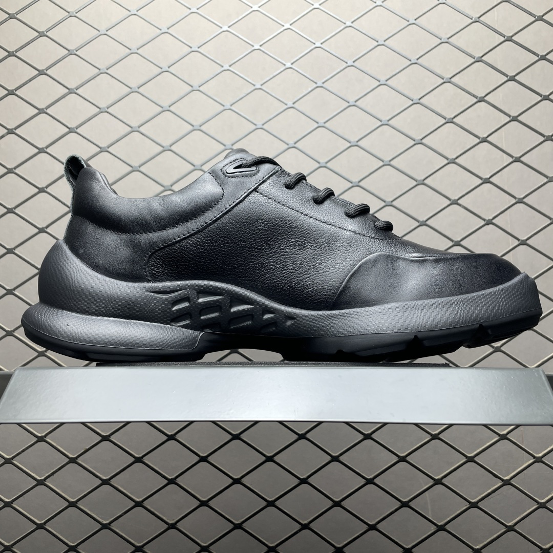 图片[3]-ECCO 爱步 健步BIOM系列 低帮休闲皮鞋 825101 全鞋面采用牛皮革制作 纹理自然 柔韧耐穿 自然律动科技，符合人体工学鞋楦 贴近足部自然形态 PU中底 带来轻盈舒适的上脚感受 强效缓震与能量回弹 增加运动时的稳定和舒适 橡胶大底 抓地力强 具有良好的耐磨性 都市探索 步履悠然 尺码：38 39 40 41 42 43 44（皮鞋码）-选品中心