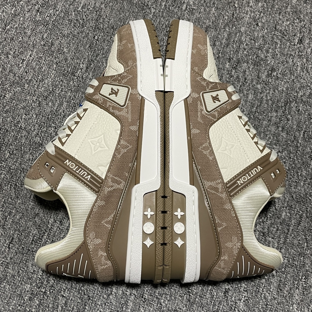 图片[2]-Louis Vuitton 路易威登 LV Trainer 低帮休闲板鞋 海淘代购同渠道品质 高端零售 外贸充正专供 原版购入开发 ZP级全套包装 完美楦型 正确卡色 大底TPU 质感媲美原版 细节与原版一致 请注意区分市面通货材 尺码：35 36 37 38 39 40 41 42 43 44 45 46-选品中心