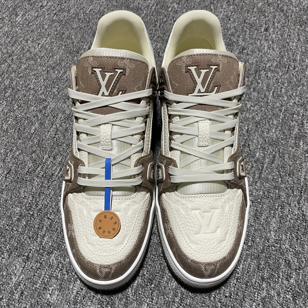 Louis Vuitton 路易威登 LV Trainer 低帮休闲板鞋 海淘代购同渠道品质 高端零售 外贸充正专供 原版购入开发 ZP级全套包装 完美楦型 正确卡色 大底TPU 质感媲美原版 细节与原版一致 请注意区分市面通货材 尺码：35 36 37 38 39 40 41 42 43 44 45 46-选品中心