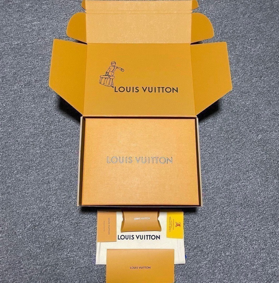 图片[8]-Louis Vuitton 路易威登 LV Trainer 低帮休闲板鞋 海淘代购同渠道品质 高端零售 外贸充正专供 原版购入开发 ZP级全套包装 完美楦型 正确卡色 大底TPU 质感媲美原版 细节与原版一致 请注意区分市面通货材 尺码：35 36 37 38 39 40 41 42 43 44 45 46-选品中心