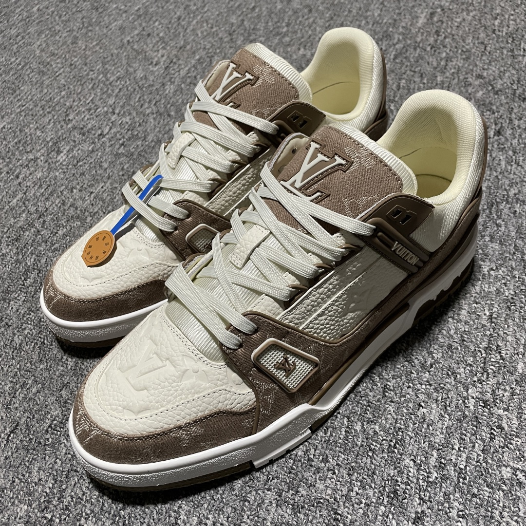 图片[4]-Louis Vuitton 路易威登 LV Trainer 低帮休闲板鞋 海淘代购同渠道品质 高端零售 外贸充正专供 原版购入开发 ZP级全套包装 完美楦型 正确卡色 大底TPU 质感媲美原版 细节与原版一致 请注意区分市面通货材 尺码：35 36 37 38 39 40 41 42 43 44 45 46-选品中心