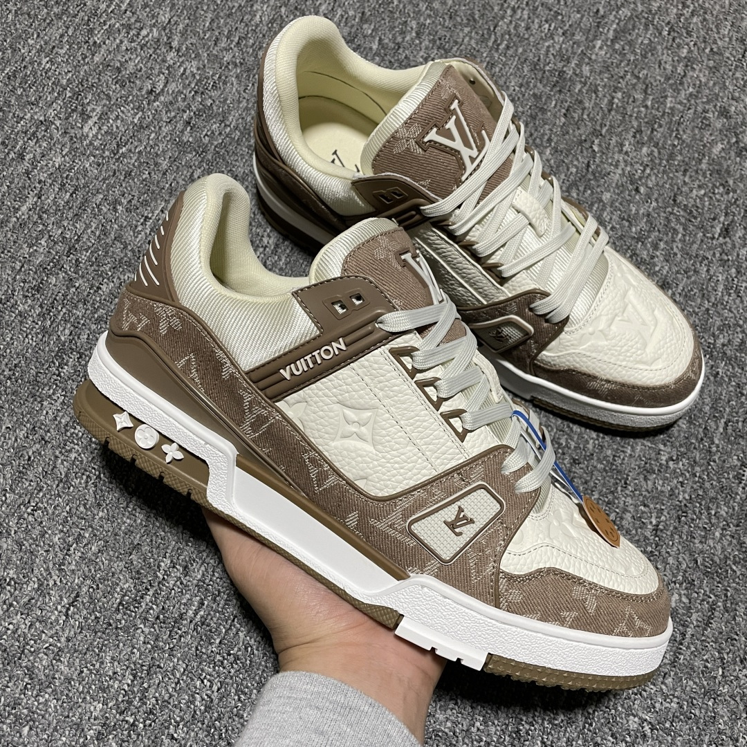 图片[6]-Louis Vuitton 路易威登 LV Trainer 低帮休闲板鞋 海淘代购同渠道品质 高端零售 外贸充正专供 原版购入开发 ZP级全套包装 完美楦型 正确卡色 大底TPU 质感媲美原版 细节与原版一致 请注意区分市面通货材 尺码：35 36 37 38 39 40 41 42 43 44 45 46-选品中心