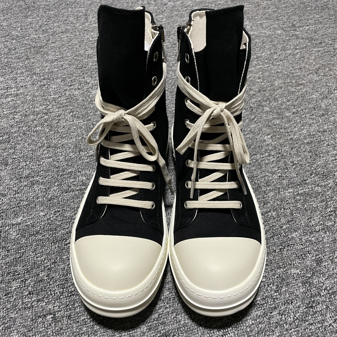 Rickowens 瑞克 欧文斯 高街 高帮帆布休闲板鞋 独家私模大底 定制头层牛皮 针车间距都是极致还原 一比一规格礼盒装 重达3斤以上 外加定制欧文斯保护盒 全套包装及配件 高端零售专供品质 区别市场货 纯手工打造 每一只都是独一无二 有手工质感的味道 尺码：36 37 38 39 40 41 42 43 44 45 46-选品中心