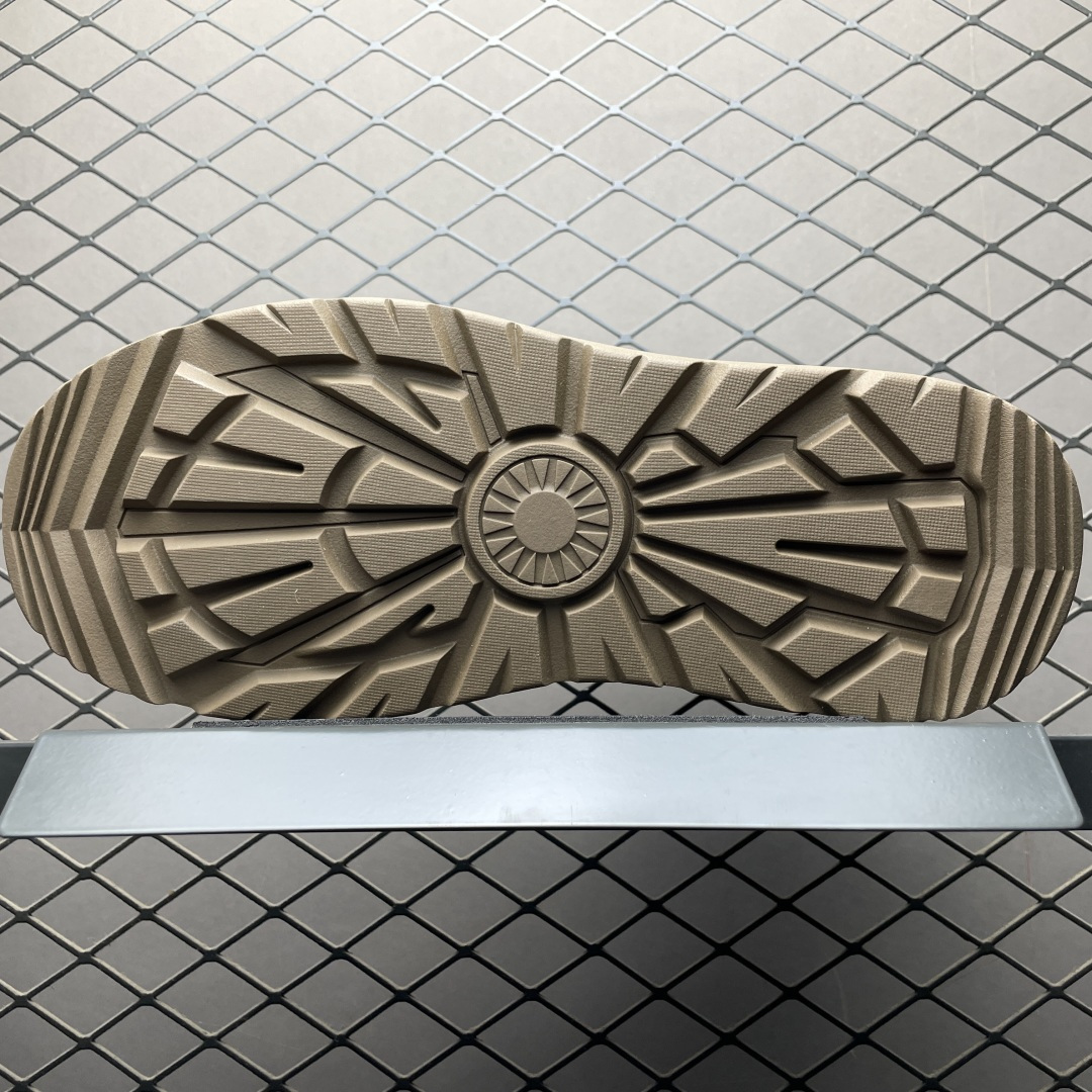 图片[5]-UGG 客制款 中帮男士休闲鞋雪地靴马丁靴系列 U6338 广东大厂品质 秋冬新款 时尚潮流搭配 面料釆用意大利进口磨砂牛皮 全鞋真牛皮材料 大底到五金都是代工厂原材料制作 日常随意搭配 型男必备 尺码：38 39 40 41 42 43 44-选品中心