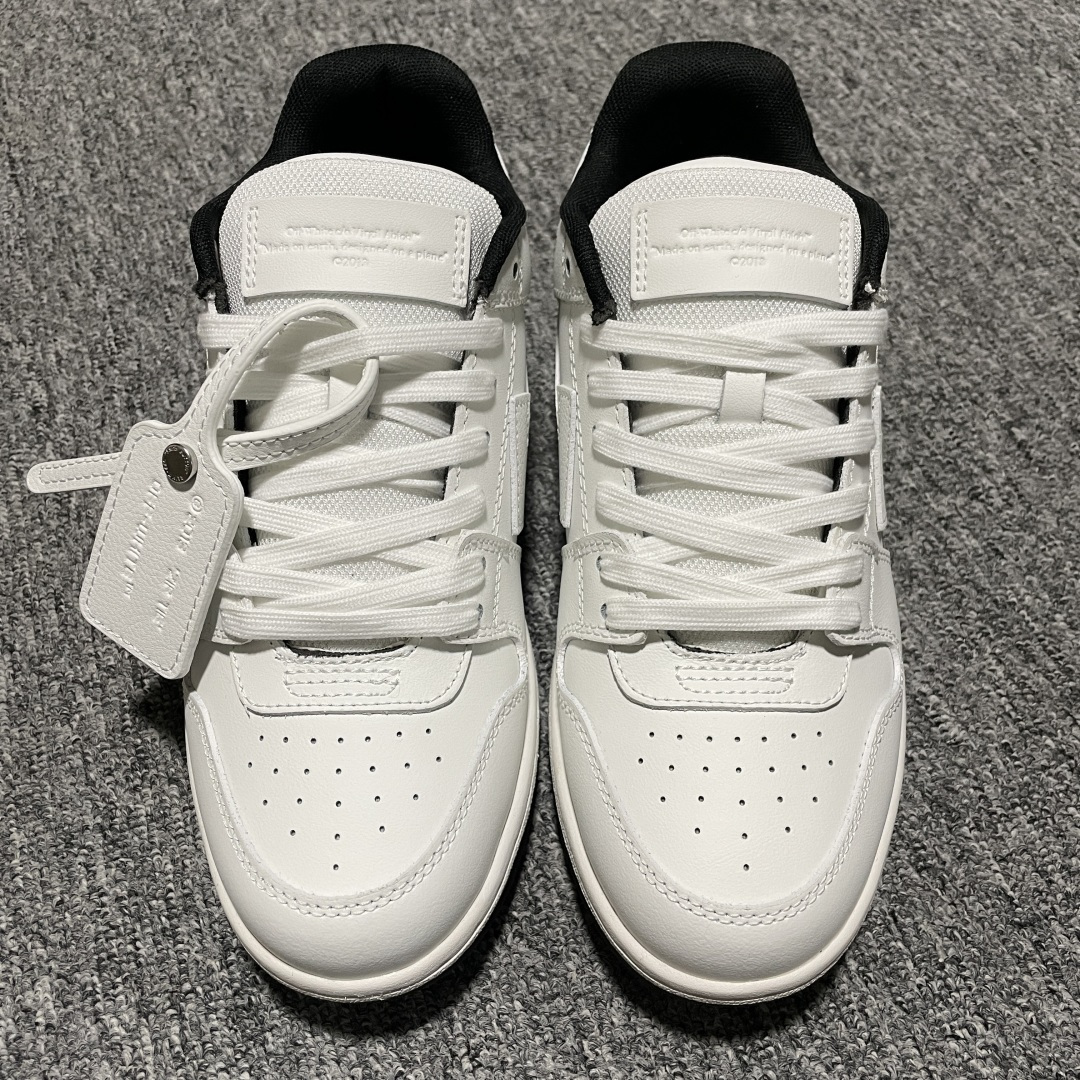Off-White Out of Office 低帮复古休闲鞋 该款运动鞋单品有皮质制成饰有品牌标志性 