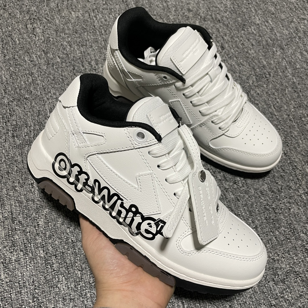 Off-White Out of Office 低帮复古休闲鞋 该款运动鞋单品有皮质制成饰有品牌标志性 