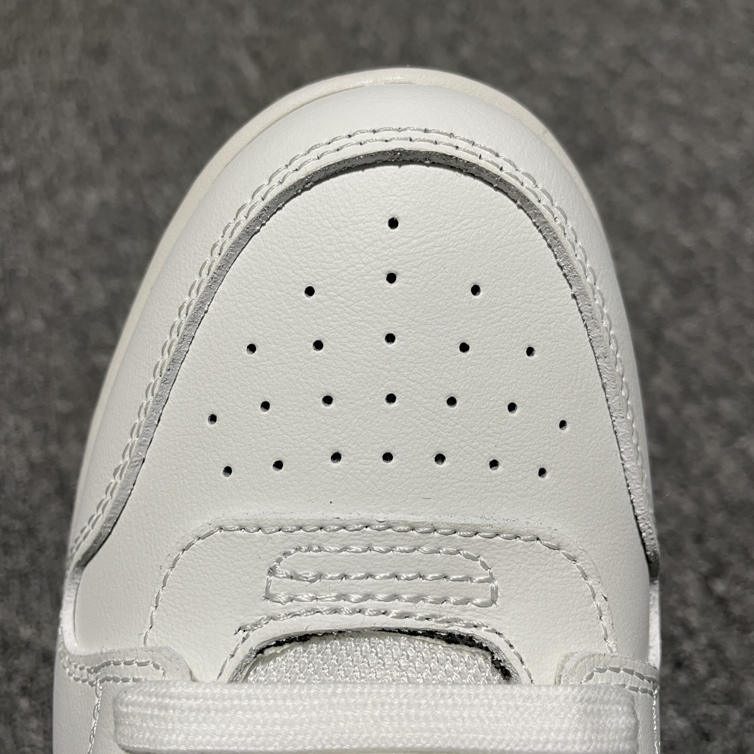 Off-White Out of Office 低帮复古休闲鞋 该款运动鞋单品有皮质制成饰有品牌标志性 