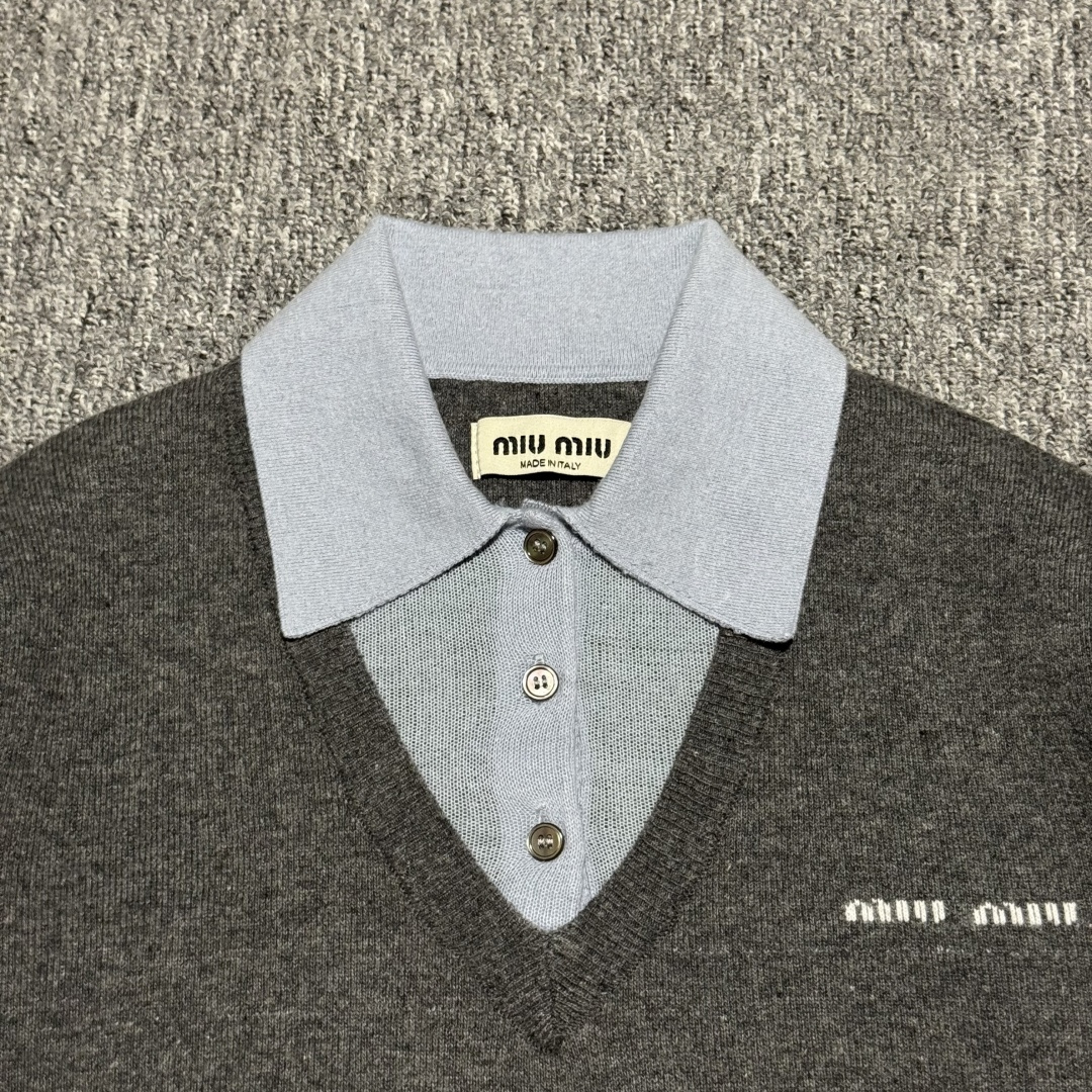 图片[2]-S# MiuMiu 缪缪 拼色羊毛混纺POLO领毛衣 真正原版购回开发打版 高端零售专供 品质保证 100%放心出街 尺码：38 40 42 44-选品中心