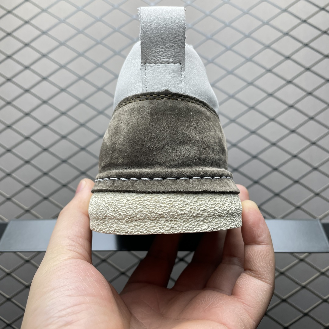 ECCO 爱步 男士休闲鞋 简约时尚街头户外鞋 摒弃传统鞋面设计，舒适牛皮鞋面 手感细腻顺滑，纹理清晰 