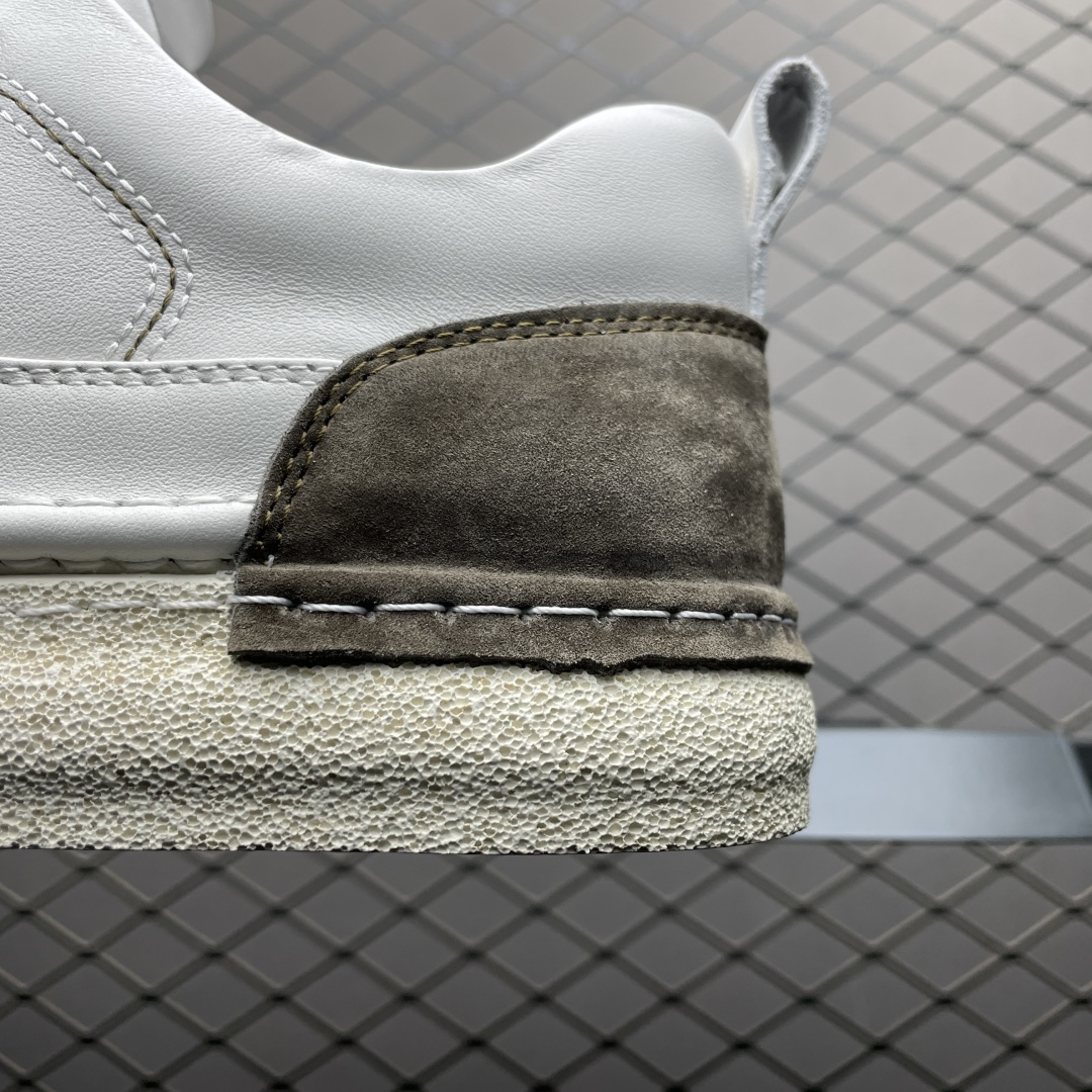 ECCO 爱步 男士休闲鞋 简约时尚街头户外鞋 摒弃传统鞋面设计，舒适牛皮鞋面 手感细腻顺滑，纹理清晰 