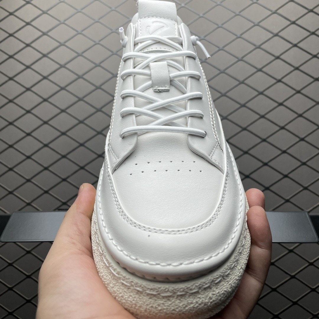 ECCO 爱步 男士休闲鞋 简约时尚街头户外鞋 摒弃传统鞋面设计，舒适牛皮鞋面 手感细腻顺滑，纹理清晰 