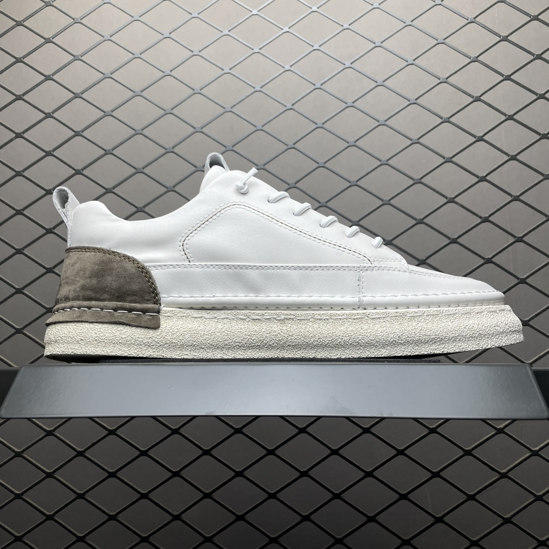 ECCO 爱步 男士休闲鞋 简约时尚街头户外鞋 摒弃传统鞋面设计，舒适牛皮鞋面 手感细腻顺滑，纹理清晰 