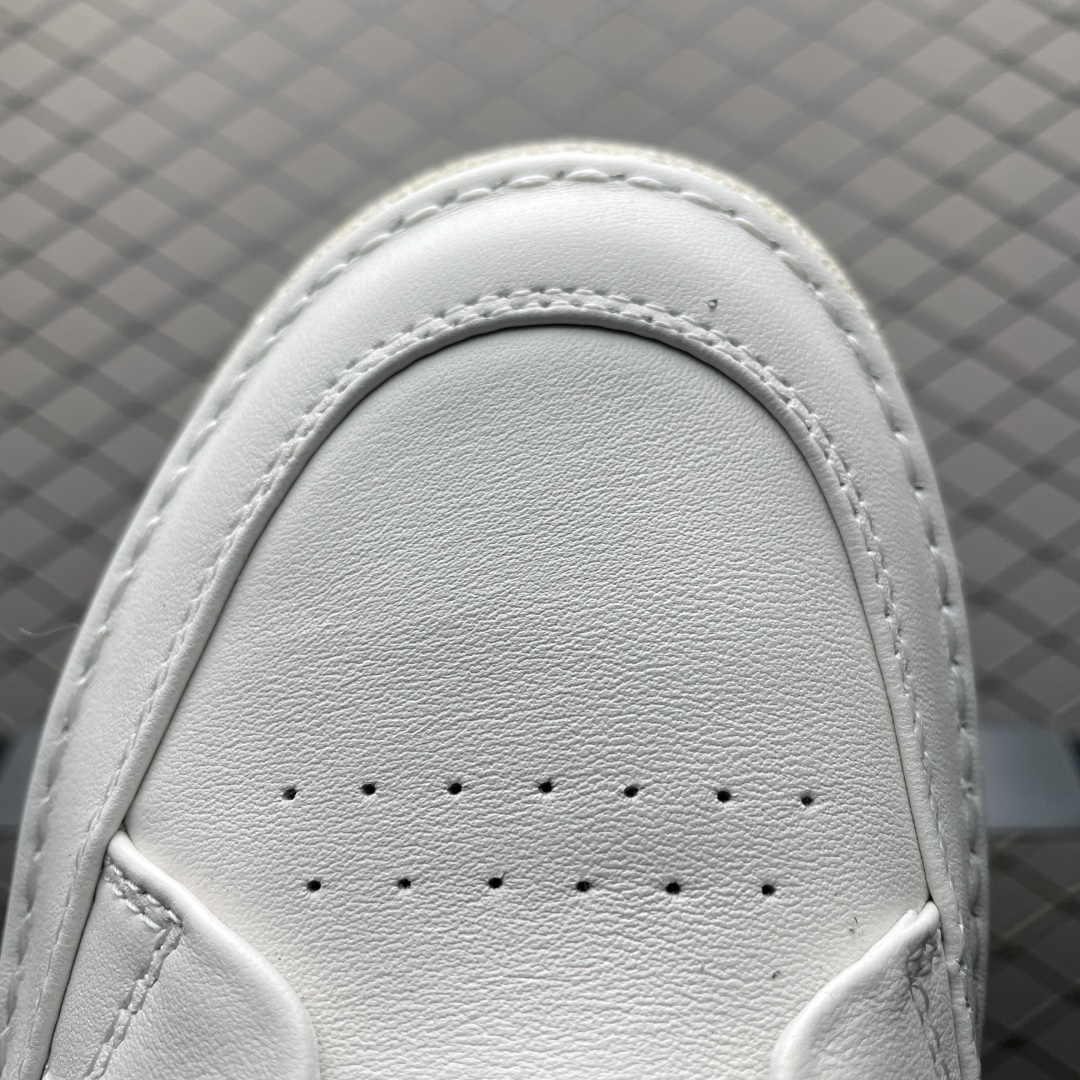 ECCO 爱步 男士休闲鞋 简约时尚街头户外鞋 摒弃传统鞋面设计，舒适牛皮鞋面 手感细腻顺滑，纹理清晰 