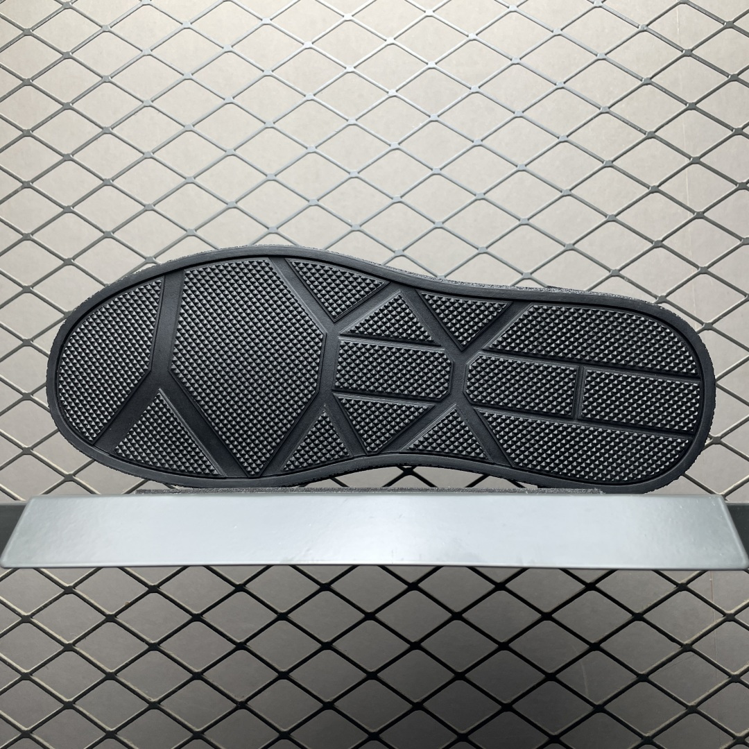 图片[5]-ECCO 爱步 男士休闲鞋 简约时尚街头户外鞋 958836 摒弃传统鞋面设计，舒适牛皮鞋面 手感细腻顺滑，纹理清晰 柔软脚感随心穿脱 双重材质拼接 尽显时尚新元素 质感清晰的鞋带，搭载柔韧橡胶鞋底 脚感柔软舒适，适宜多种地形 轻松行走，触感细腻 一双时尚休闲鞋 拒绝束缚 让你成为最惊艳的那一个 尺码：38 39 40 41 42 43 44 （皮鞋码）-选品中心