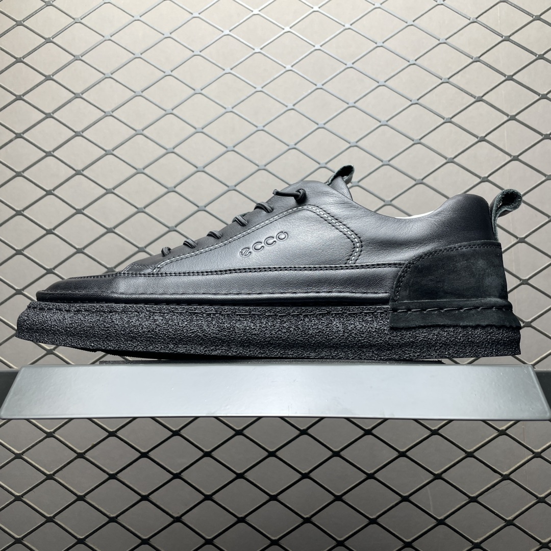 ECCO 爱步 男士休闲鞋 简约时尚街头户外鞋 958836 摒弃传统鞋面设计，舒适牛皮鞋面 手感细腻顺滑，纹理清晰 柔软脚感随心穿脱 双重材质拼接 尽显时尚新元素 质感清晰的鞋带，搭载柔韧橡胶鞋底 脚感柔软舒适，适宜多种地形 轻松行走，触感细腻 一双时尚休闲鞋 拒绝束缚 让你成为最惊艳的那一个 尺码：38 39 40 41 42 43 44 （皮鞋码）-选品中心