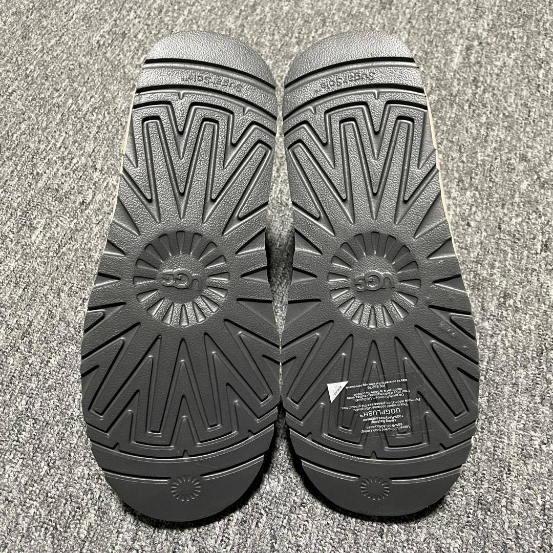 图片[3]-平台外贸专供 UGG 男士雪地靴 1097089 外贸平台充Z 高端零售专供品质 十年品牌制鞋代工厂生产线出品 注重每一处细节 隆丰A级真羊皮毛一体 完全遵循ZP工艺流程打造 尺码：40 41 42 43 44-选品中心