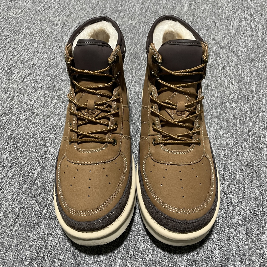 平台外贸专供 UGG 男士雪地靴 1097089 外贸平台充Z 高端零售专供品质 十年品牌制鞋代工厂生产线出品 注重每一处细节 隆丰A级真羊皮毛一体 完全遵循ZP工艺流程打造 尺码：40 41 42 43 44-选品中心