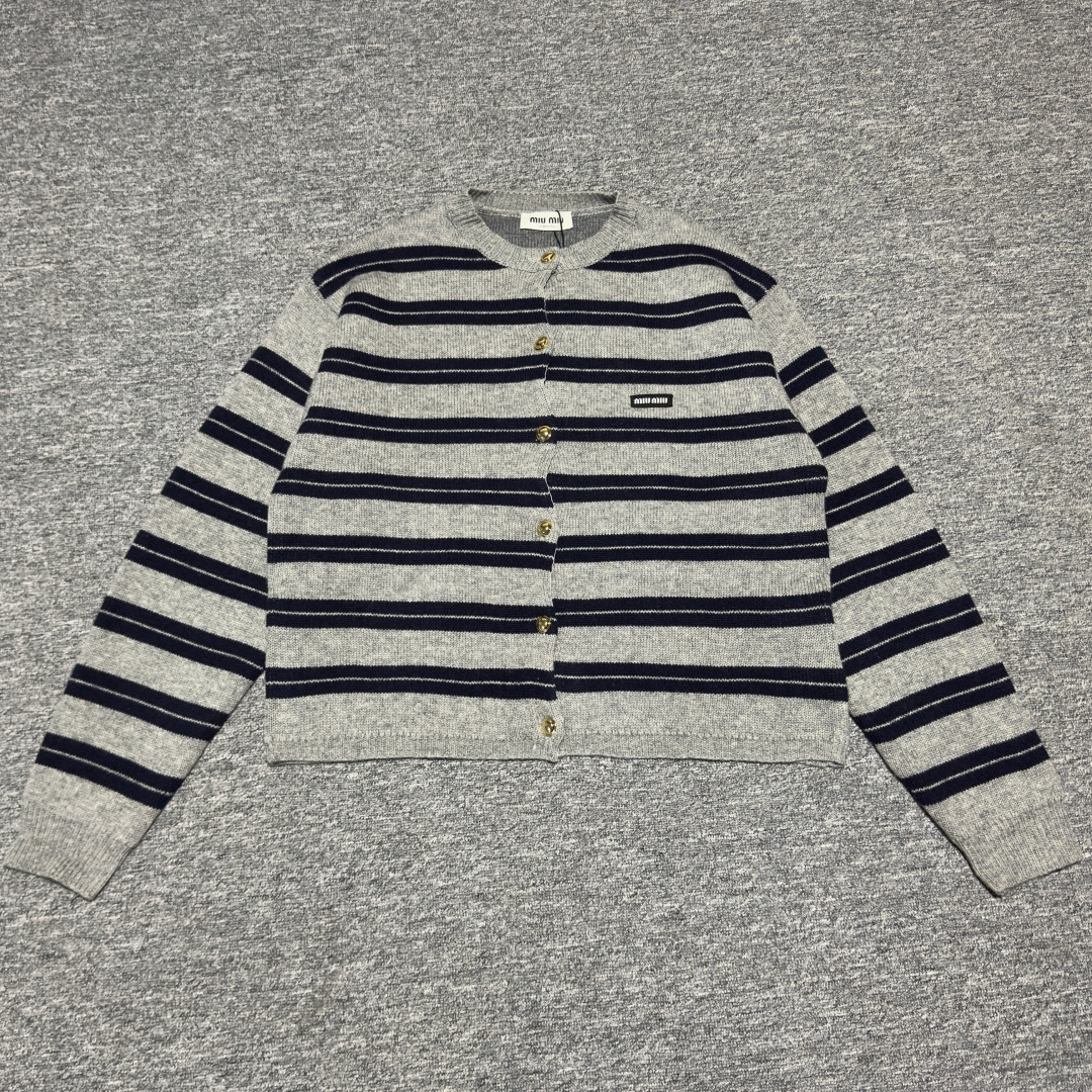 S# MiuMiu 缪缪 山羊绒条纹开衫毛衣 真正原版购回开发打版 高端零售专供 品质保证 100%放心出街 尺码：38 40 42 44-选品中心
