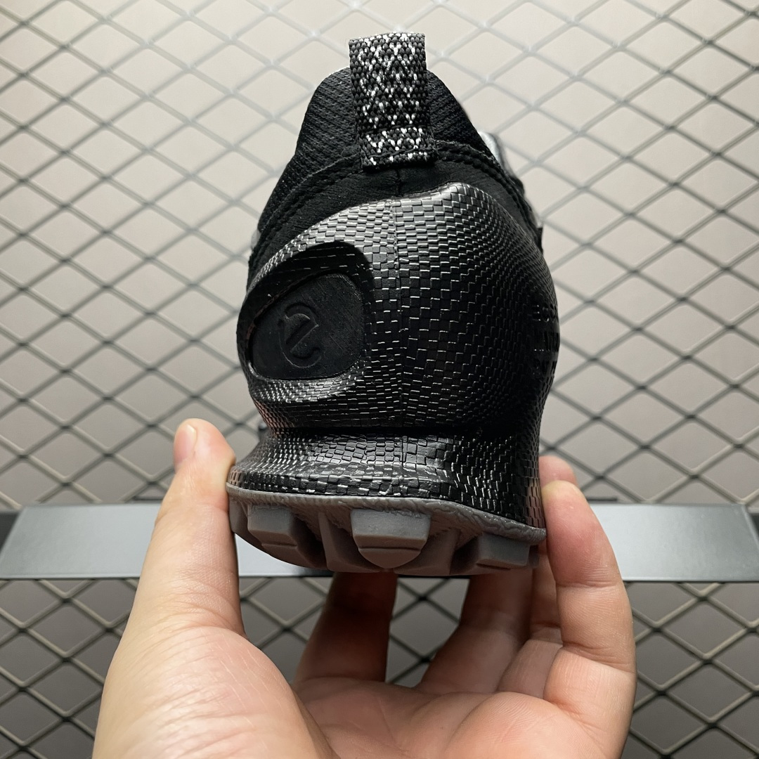 ECCO 爱步 户外健步鞋BIOMC踪迹系列 多种材质拼接鞋面，提供亲肤、透气，贴合的穿着体验 鞋面设有