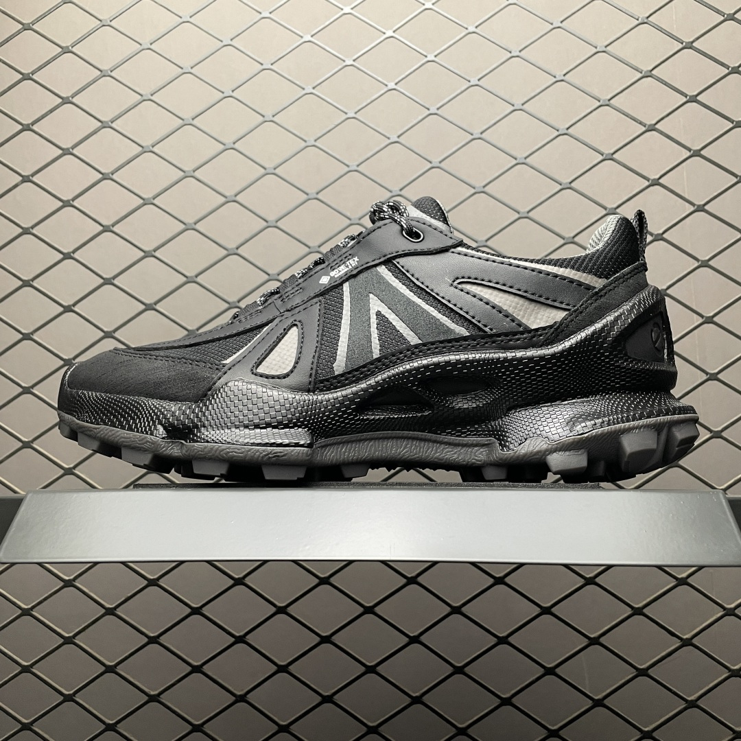 ECCO 爱步 户外健步鞋BIOMC踪迹系列 多种材质拼接鞋面，提供亲肤、透气，贴合的穿着体验 鞋面设有