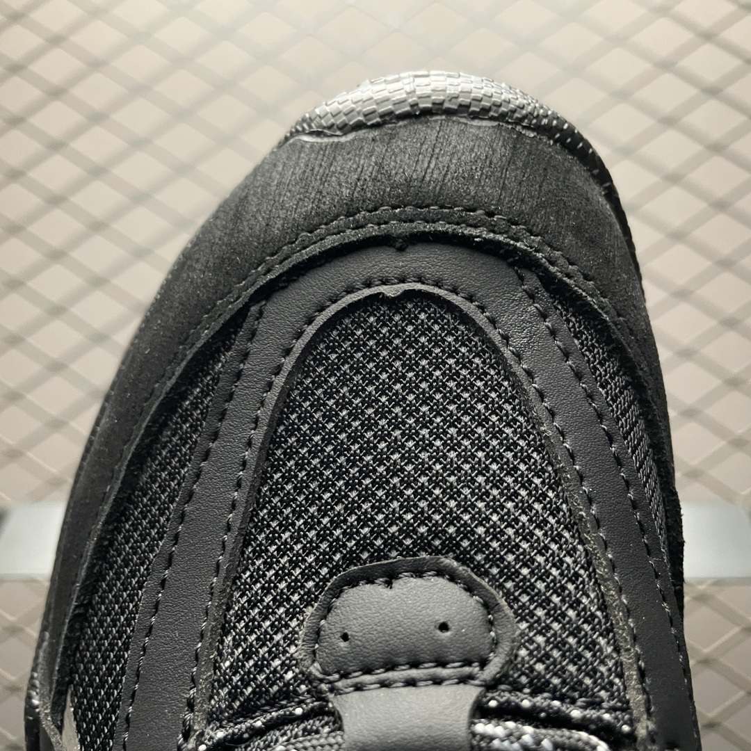 ECCO 爱步 户外健步鞋BIOMC踪迹系列 多种材质拼接鞋面，提供亲肤、透气，贴合的穿着体验 鞋面设有