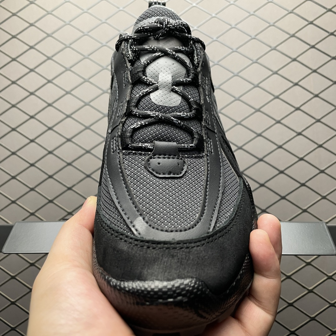 ECCO 爱步 户外健步鞋BIOMC踪迹系列 多种材质拼接鞋面，提供亲肤、透气，贴合的穿着体验 鞋面设有