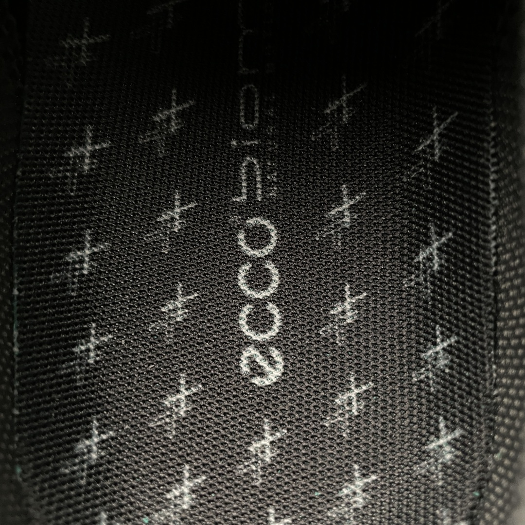 ECCO 爱步 户外健步鞋BIOMC踪迹系列 多种材质拼接鞋面，提供亲肤、透气，贴合的穿着体验 鞋面设有