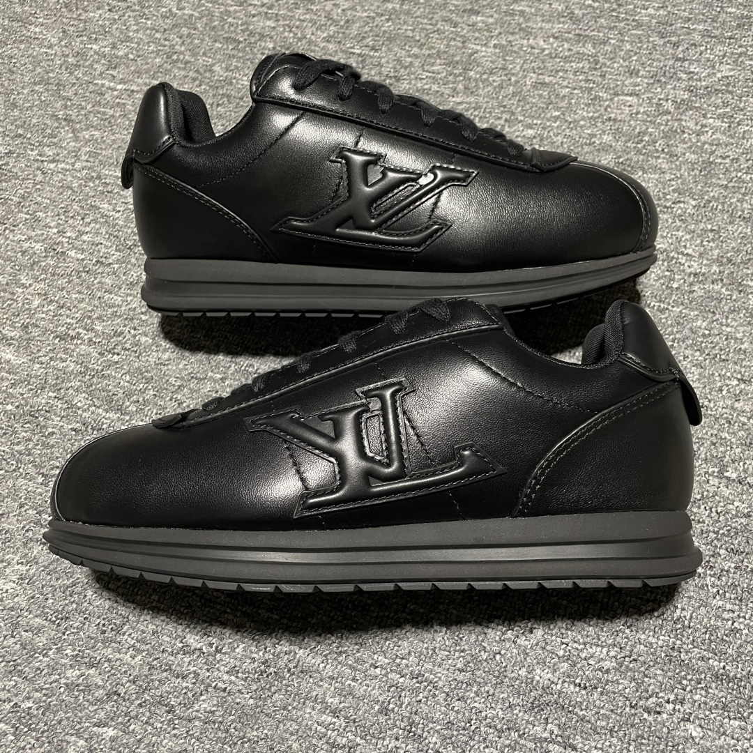 图片[2]-M版纯原 Nigo x Louis Vuitton 路易威登 LV Buttersoft 阿甘鞋 低帮休闲面包鞋 全新订单 高端零售外贸充正专供 原版购入开发 全鞋羊皮 牛皮鞋面 ZP级全套包装 完美楦型 正确卡色 大底TPU 质感媲美原版 细节与原版一致 请注意区分市面通货材 尺码：35 36 37 38 39 40 41 42 43 44 45 46 偏大一码-选品中心