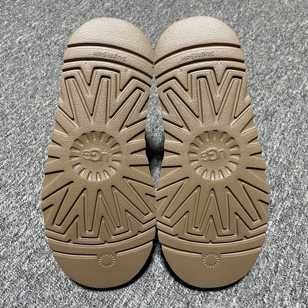 图片[3]-网红爆款 平台外贸专供 UGG 厚底雪地靴 1150817 外贸平台充Z 高端零售专供品质 十年品牌制鞋代工厂生产线出品 注重每一处细节 隆丰A级真羊皮毛一体 完全遵循ZP工艺流程打造 尺码：35 36 37 38 39 40-选品中心